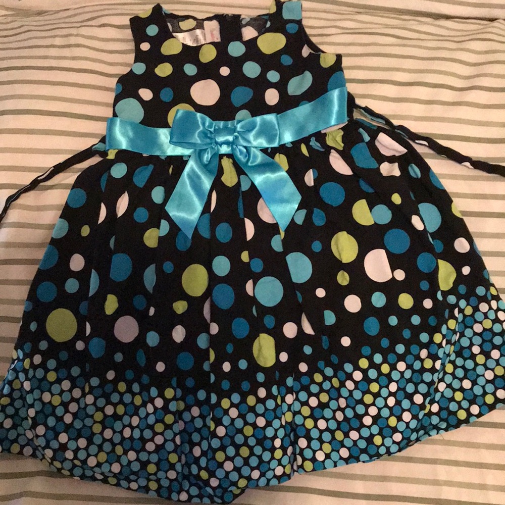 Toddler polka dotted dress size 4